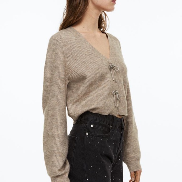 💥LAST ONE💥 NWT H&M Rhinestone bow cardigan in taupe - Picture 4 of 6